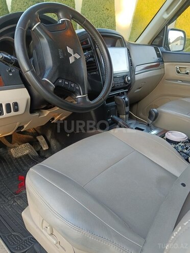 Mitsubishi Pajero-7