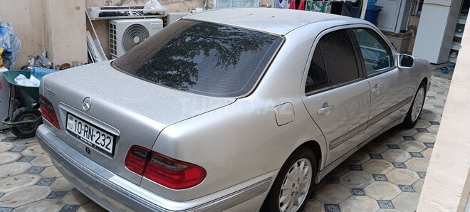 Mercedes E 240-2