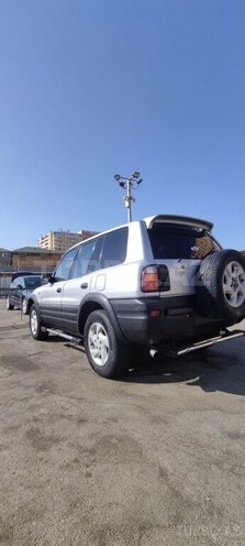 Toyota RAV4-3