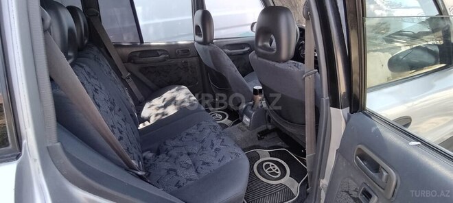 Toyota RAV4-8