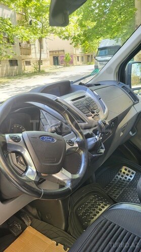 Ford Transit-17