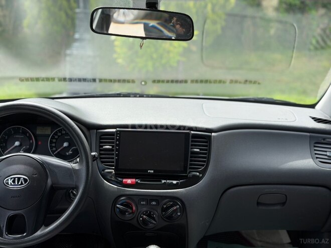 Kia Rio-10