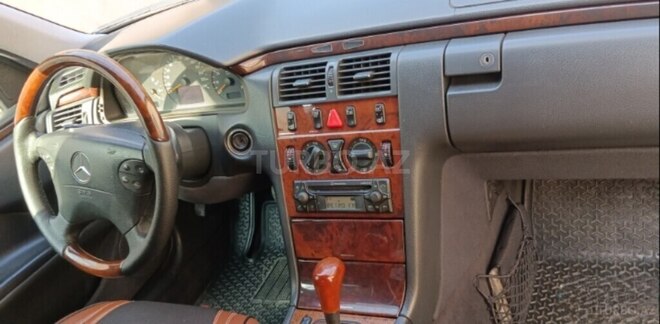 Mercedes E 240-3