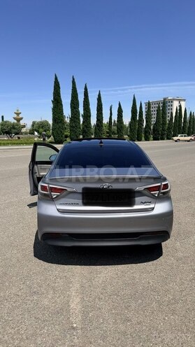 Hyundai Sonata-4