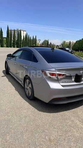 Hyundai Sonata-16