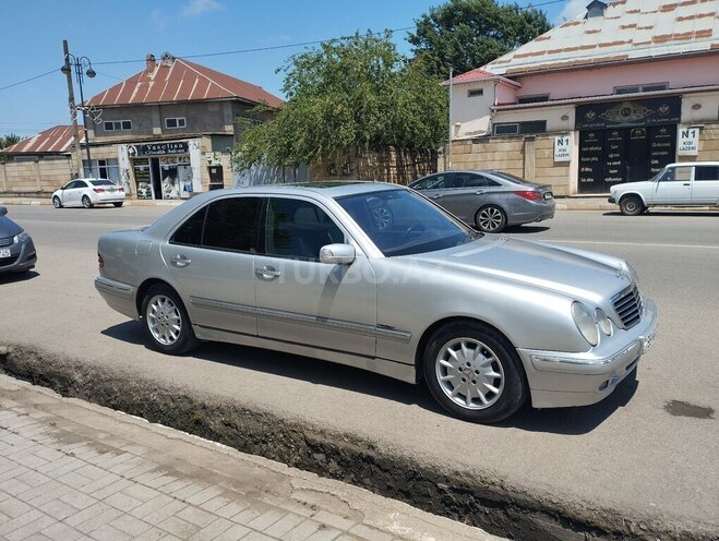 Mercedes E 270-5