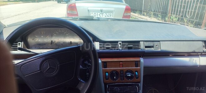 Mercedes 220 E-6