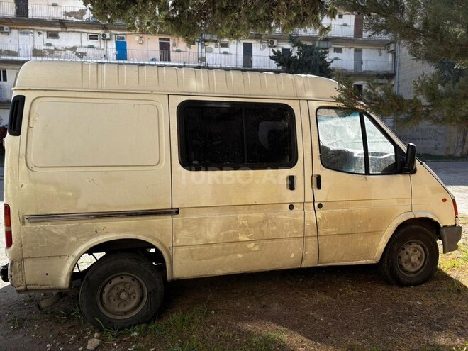 Ford Transit-3