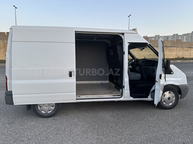Ford Transit-13
