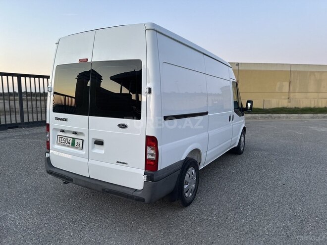Ford Transit-10