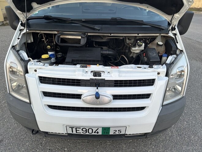 Ford Transit-15