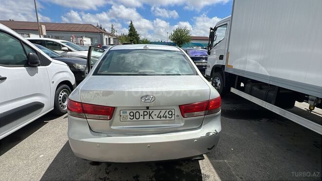 Hyundai Sonata-4