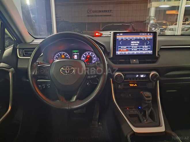 Toyota RAV4-11