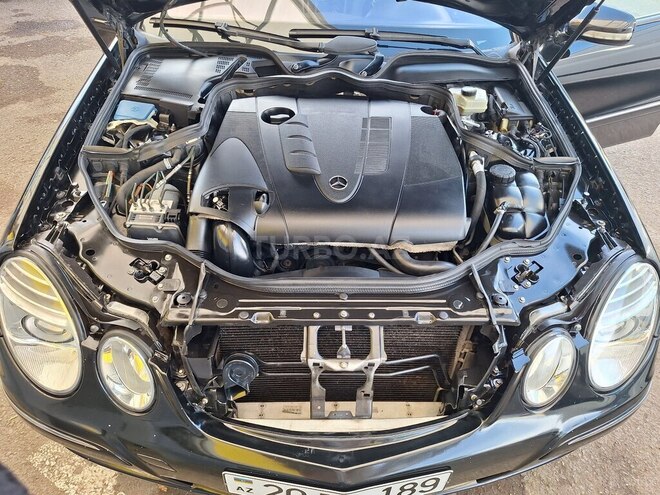 Mercedes E 220-11