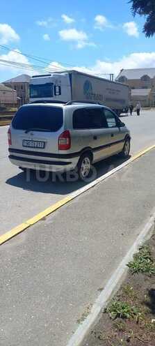 Opel Zafira-8