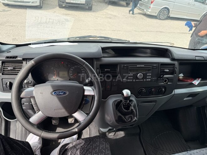 Ford Transit-10