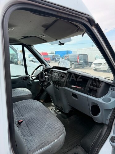 Ford Transit-11