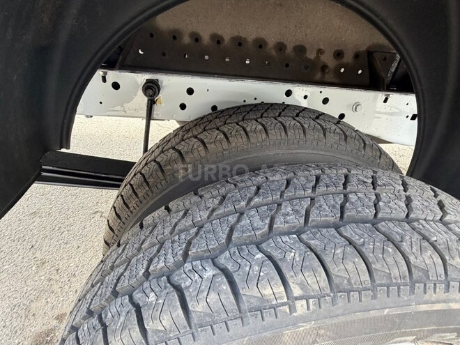 Ford Transit-9