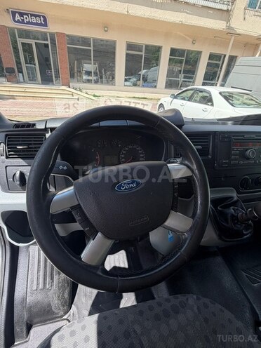 Ford Transit-13