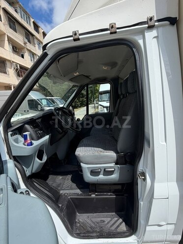 Ford Transit-12