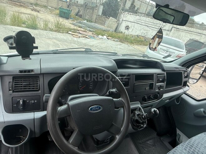 Ford Transit-8