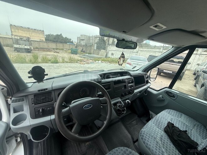 Ford Transit-5