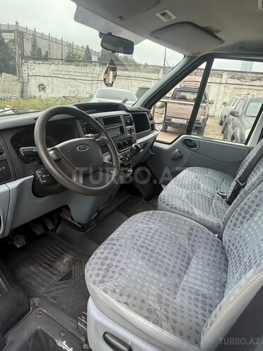Ford Transit-6