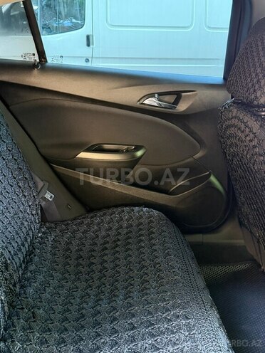 Chevrolet Cruze-10