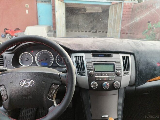 Hyundai Sonata-12