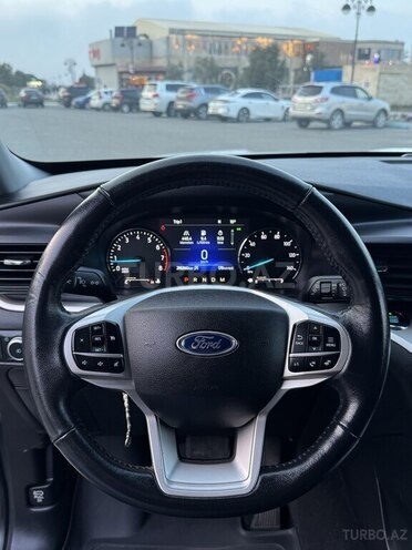 Ford Explorer-12