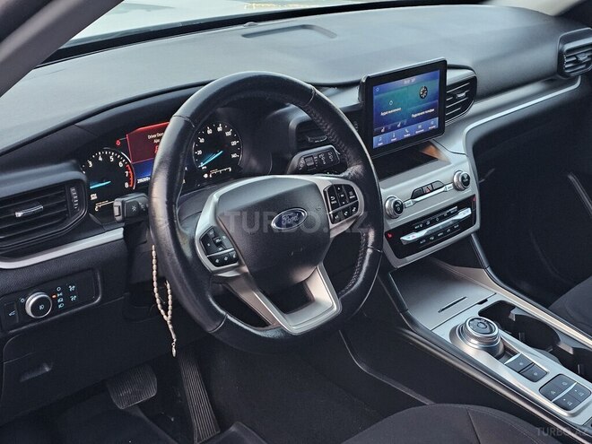 Ford Explorer-13
