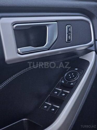 Ford Explorer-17
