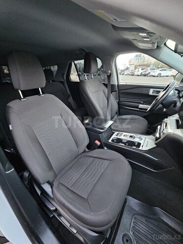 Ford Explorer-18