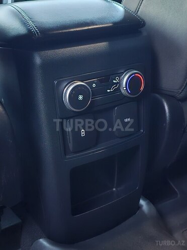 Ford Explorer-21