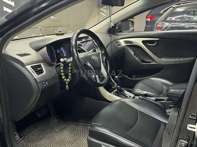 Hyundai Elantra-4