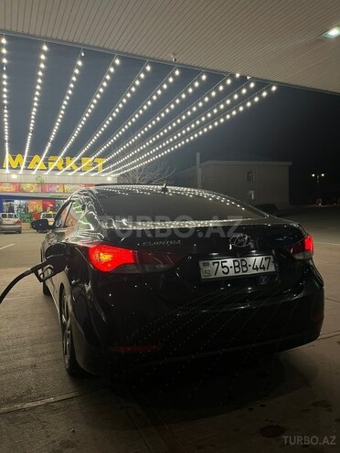 Hyundai Elantra-3