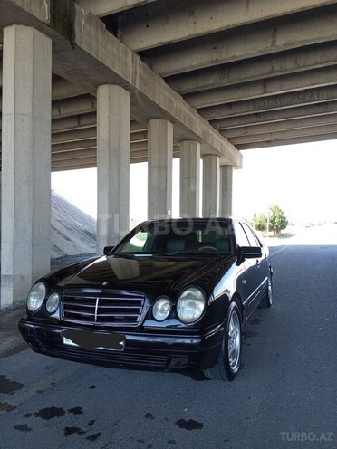 Mercedes E 220-1