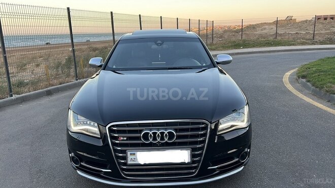 Audi S8-1