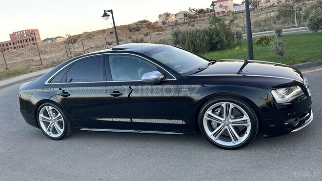 Audi S8-2