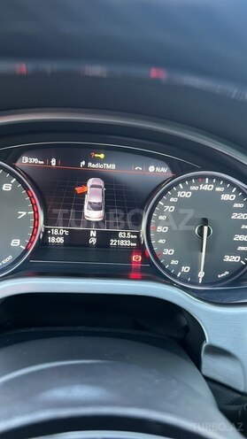 Audi S8-10