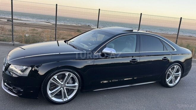 Audi S8-3