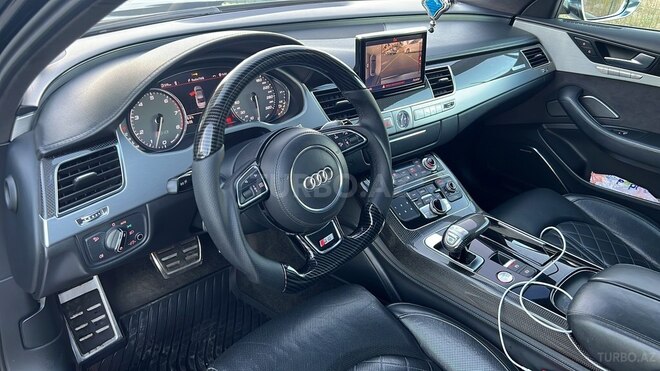 Audi S8-9