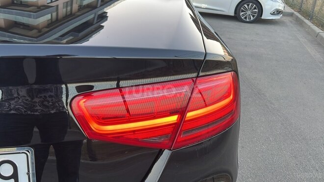 Audi S8-8