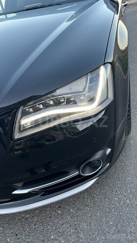 Audi S8-5