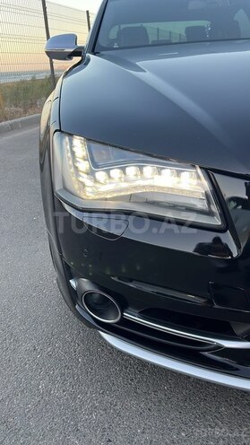 Audi S8-4