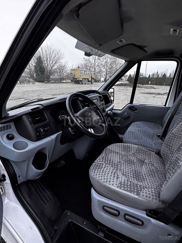 Ford Transit-16