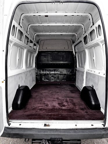 Ford Transit-5