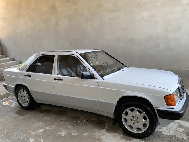 Mercedes 190-8