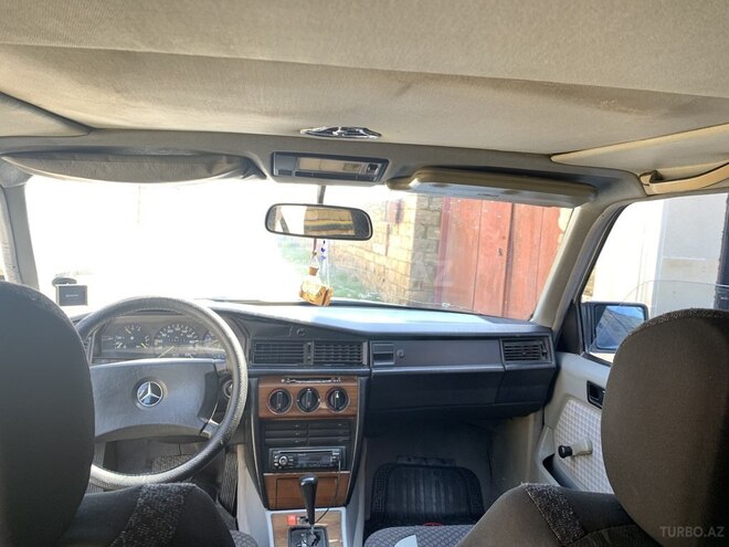 Mercedes 190-9