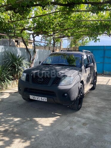 Nissan Pathfinder-1